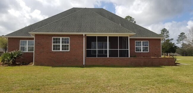 Building Photo - 565 Twin Ponds Dr