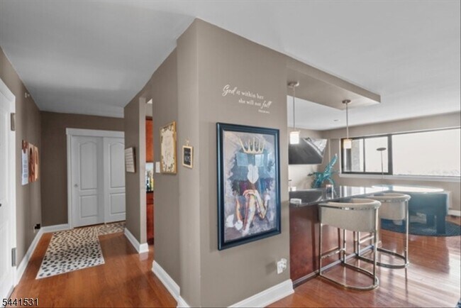 Building Photo - 60 Parkway Dr