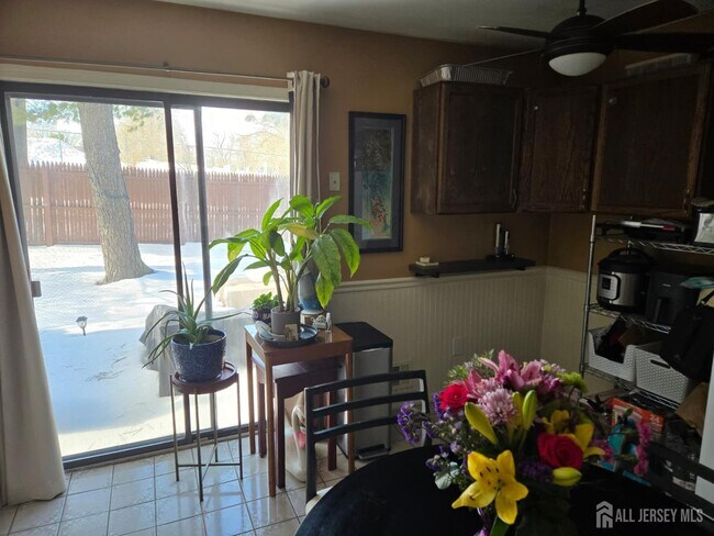 Building Photo - 115 Willett Ave