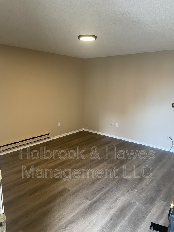 Building Photo - 1209 W Plum St