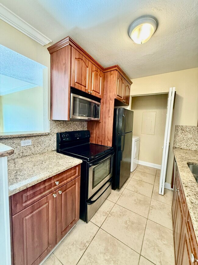 Building Photo - 455 Alt 19