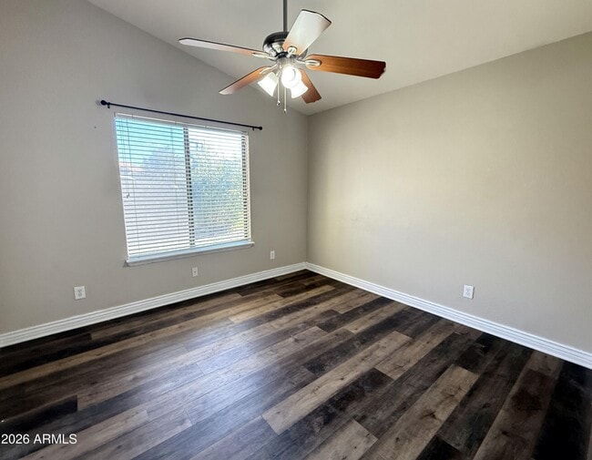 Building Photo - 902 W Sherri Dr