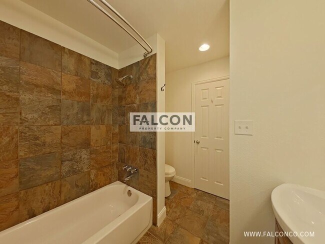 Building Photo - 673 Shooks Ln