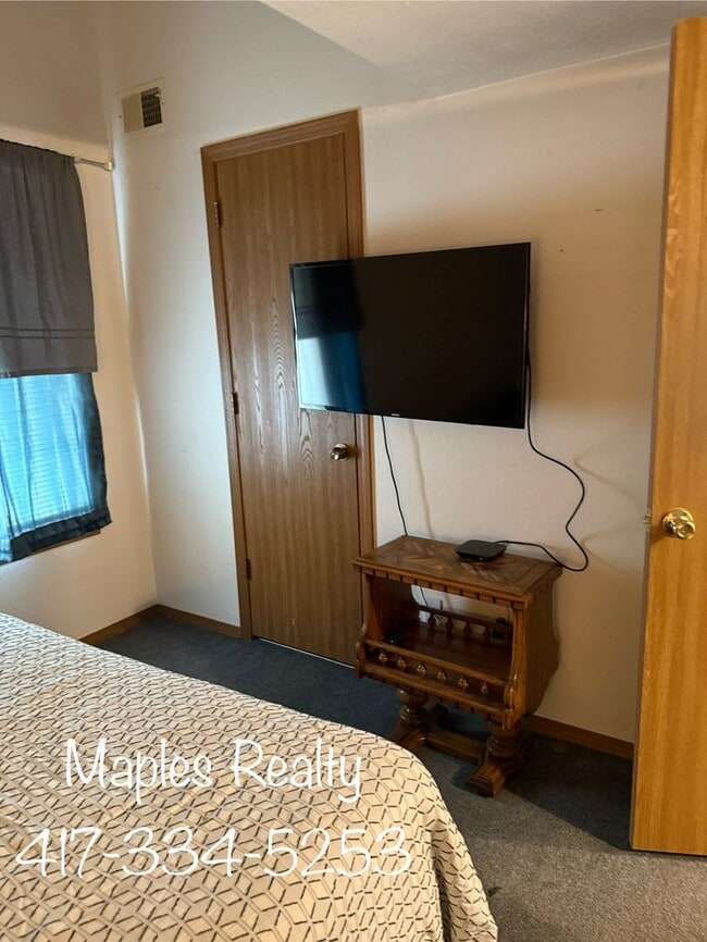 Building Photo - 2 BEDROOM/2 BATHROOM LOFT STYLE CONDO AT F...