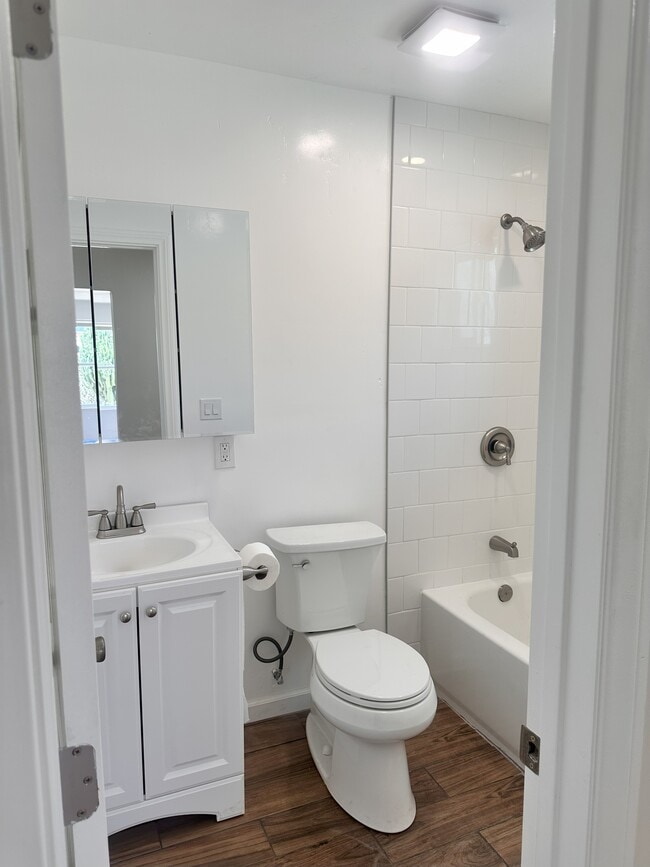 Building Photo - Ridgeway Home