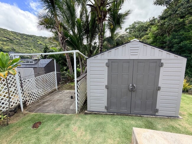 Building Photo - Spacious 2 Bedroom / 2 Bathroom Pet-Friendly Home in Moanalua Valley