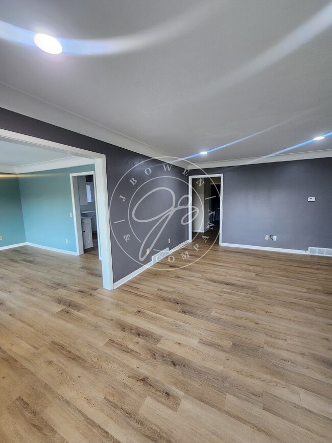 Building Photo - Charming 2-Bed, 2-Bath Condo with many upd...