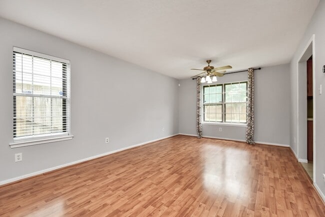 Building Photo - 2707 Blue Mist Dr