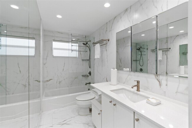 Building Photo - 121 Golden Isles Dr