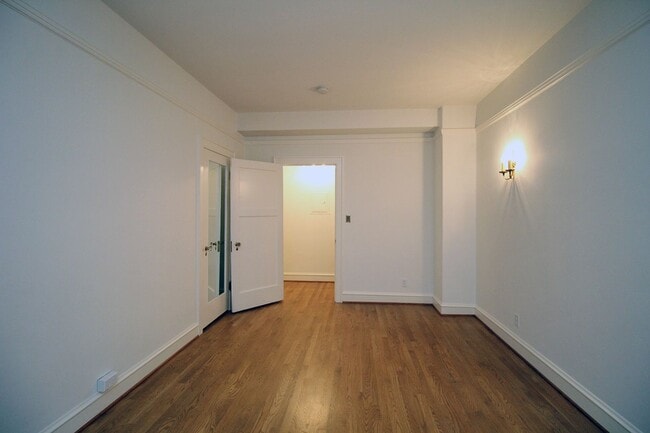 Building Photo - 1209 SW 6th Ave