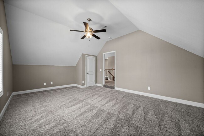 Building Photo - Pet Friendly Three Bedroom with Bonus!
