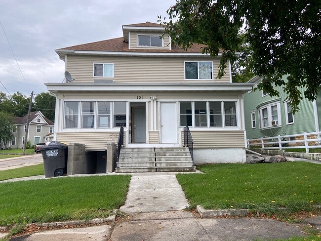 Primary Photo - 101 Hanover St