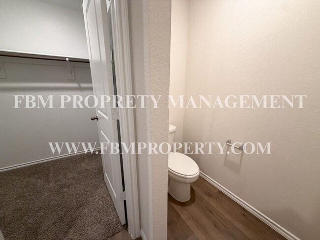 Building Photo - 369 Thoroughbred St