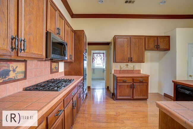 Building Photo - NEW PROMO PRICE! $3,470/MO
