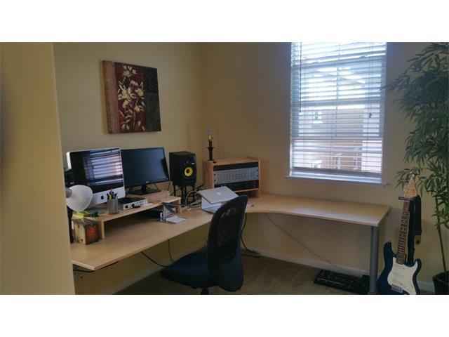 Building Photo - WILLOW GLEN - Beautiful townhome with balc...