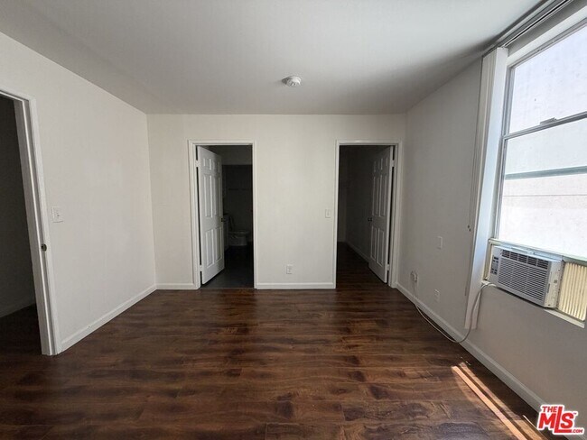 Building Photo - 1337 N Sierra Bonita Ave