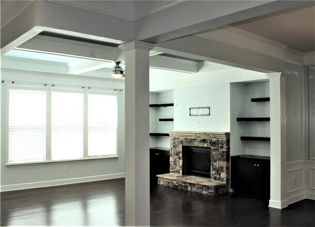 Building Photo - 2503 Norwood Dr SE