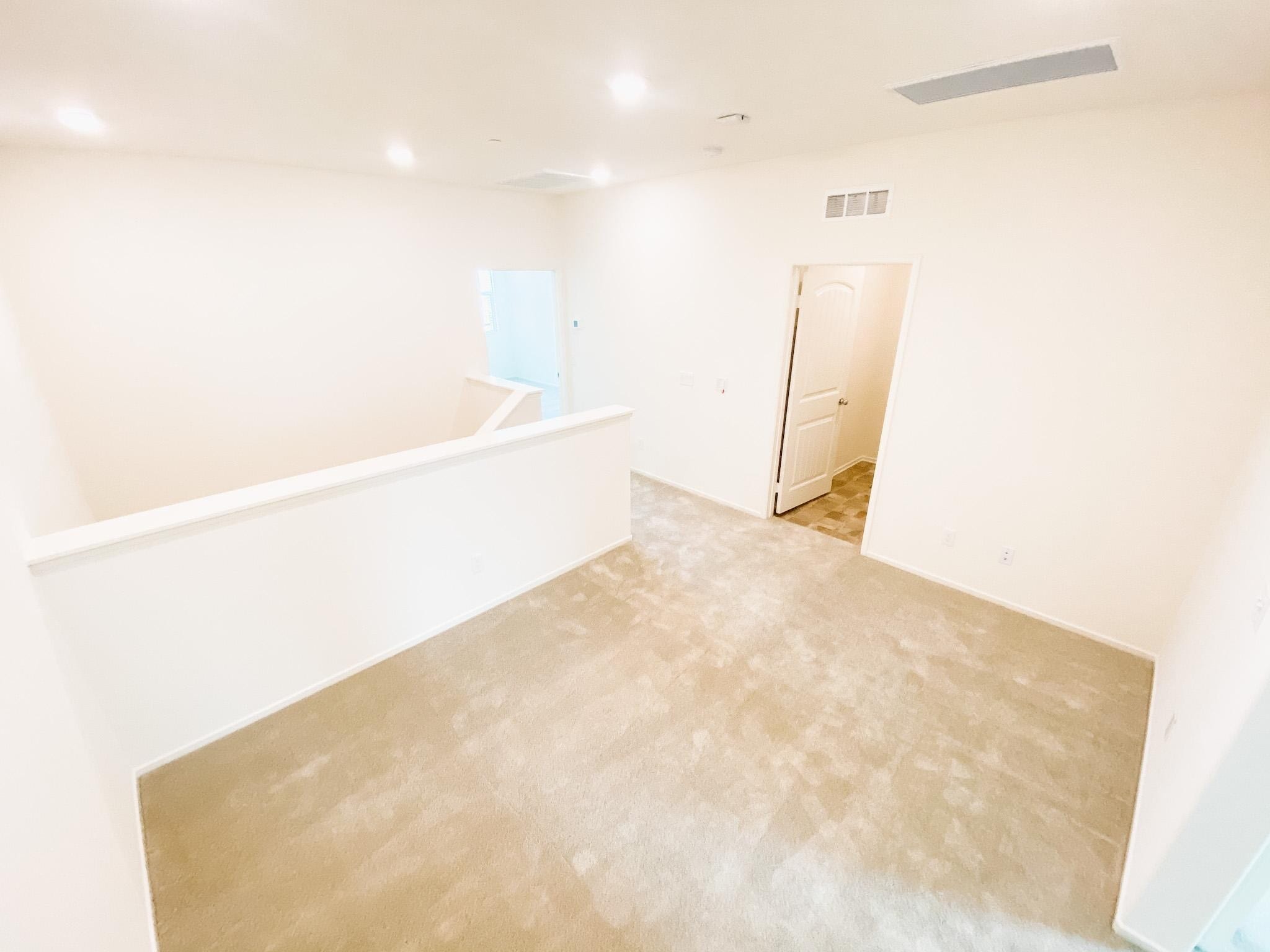 Building Photo - 30436 Town Square Dr