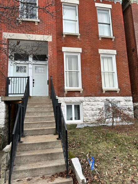 Building Photo - 2348 Rutger St