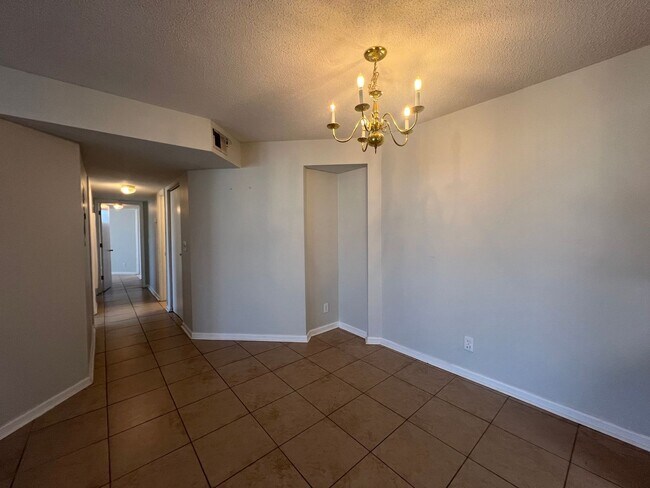 Building Photo - 2265 Huntingdon Dr