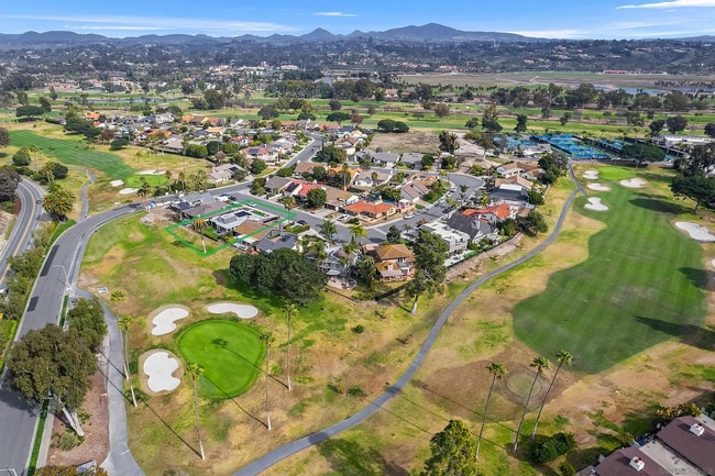 Building Photo - STUNNING HOME WITH GOLF COURSE VIEW IN WHI...