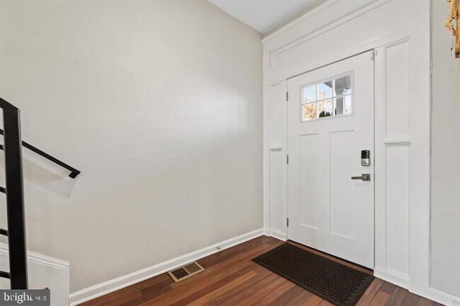 Building Photo - 444 Kenyon St NW