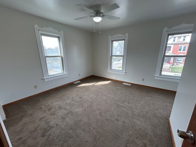 Building Photo - 1039-1039 S 12th St