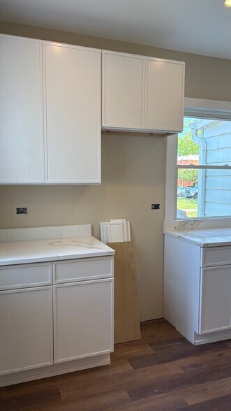 6802 Highland Kitchen - 6802 W Highland Ave