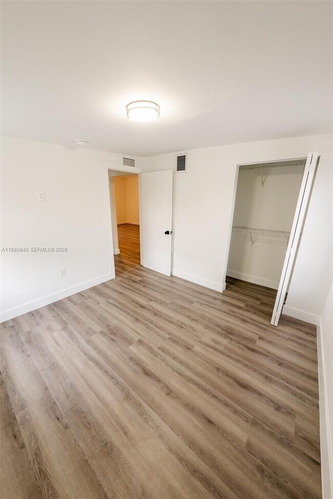 Building Photo - 618 SW 21st Ave