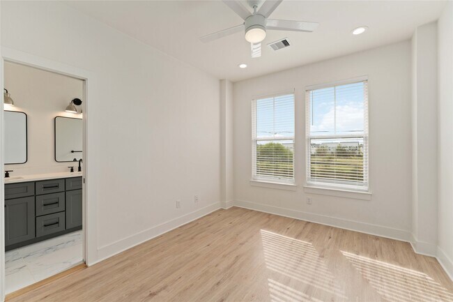 Building Photo - 4109 Hare St