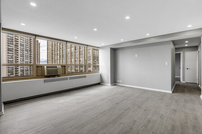 Building Photo - 3950 N Lake Shore Dr