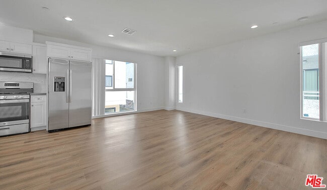 Building Photo - 1013 Wilton Pl