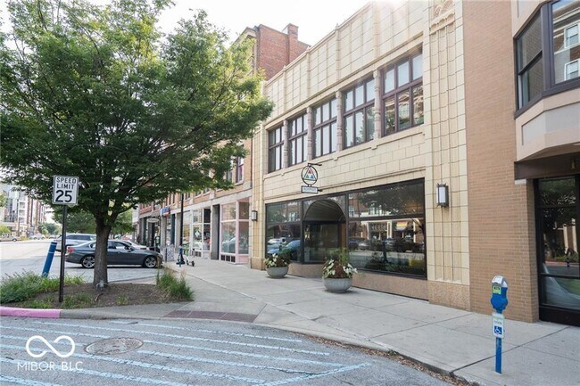 Building Photo - 425 1/2 Massachusetts Ave