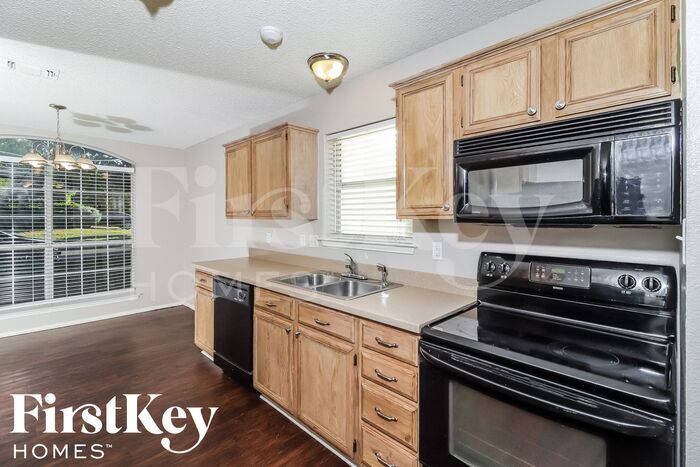 Building Photo - 7956 Clear Brook Cir