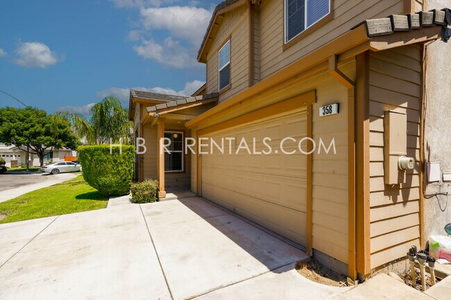 Building Photo - Charming 4-Bed, 2.5-Bath Home in Tracy’s E...