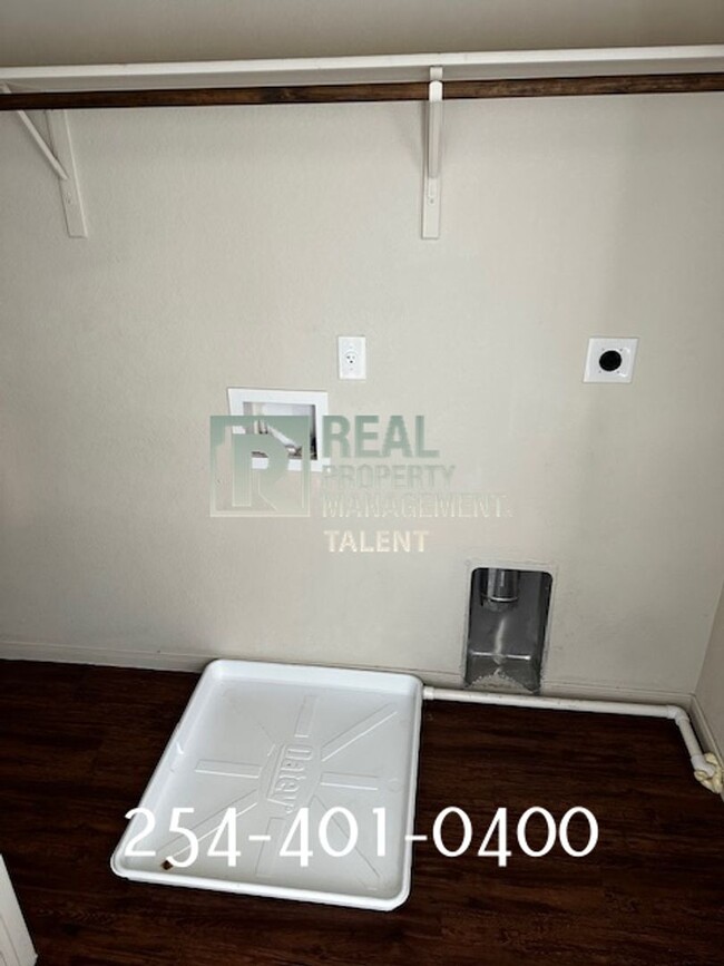 Building Photo - Charming 3-Bedroom, 2.5-Bathroom Duplex in...