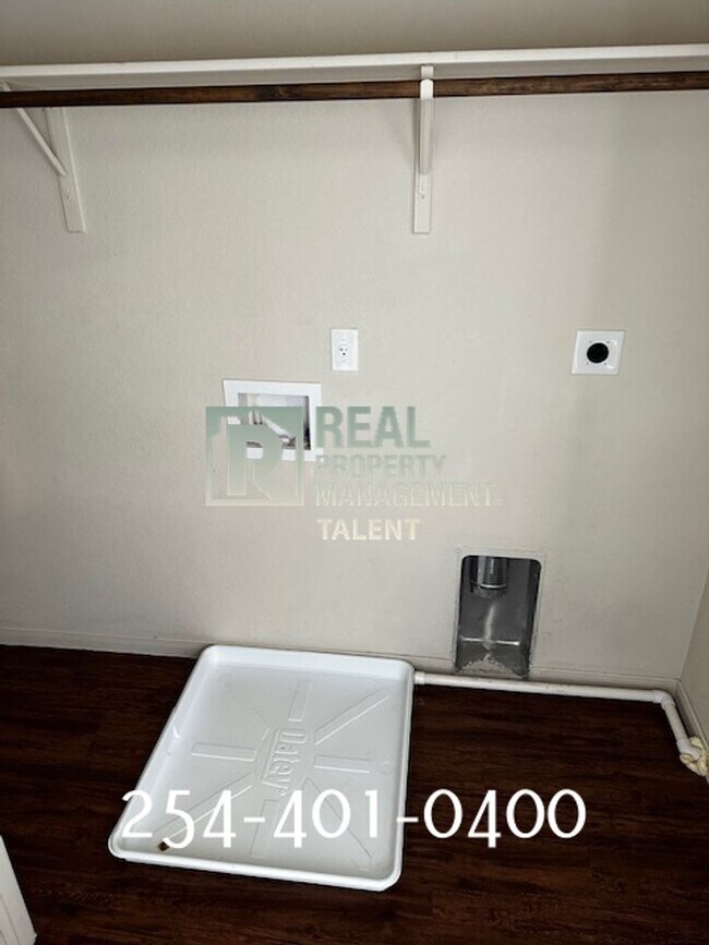 Building Photo - Price Reduced** 3-Bedroom, 2.5-Bathroom Du...
