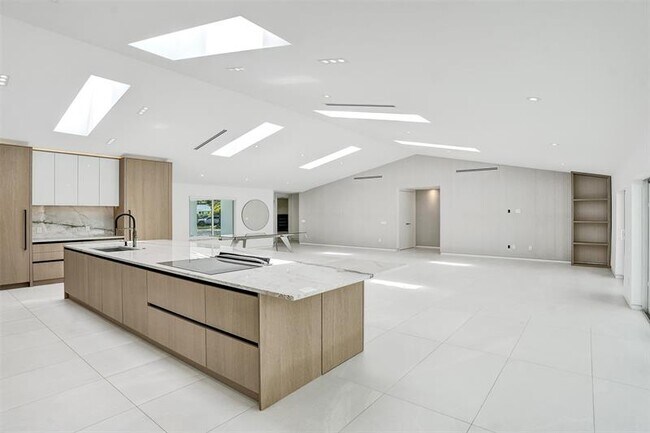 Building Photo - 2800 Banyan Blvd Cir NW