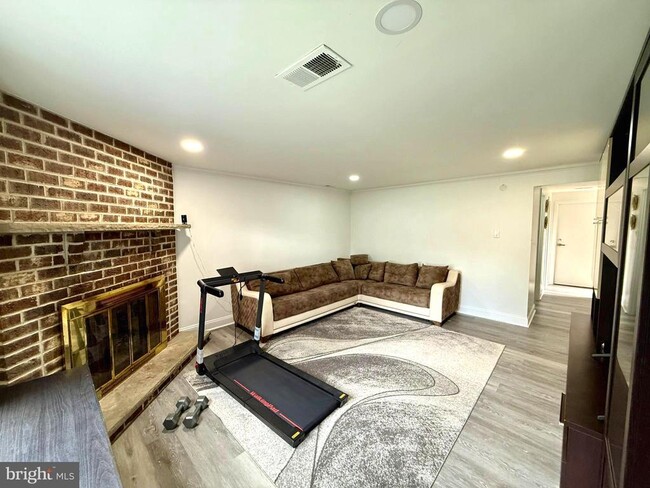Building Photo - 13042 Trina Dr