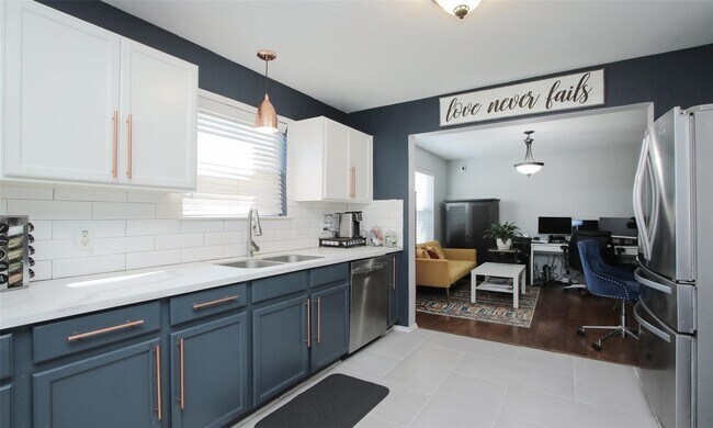 Building Photo - 6010 Ridgebriar Ln