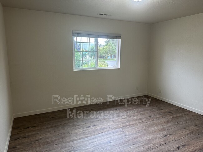 Building Photo - 1326 Dowell Rd