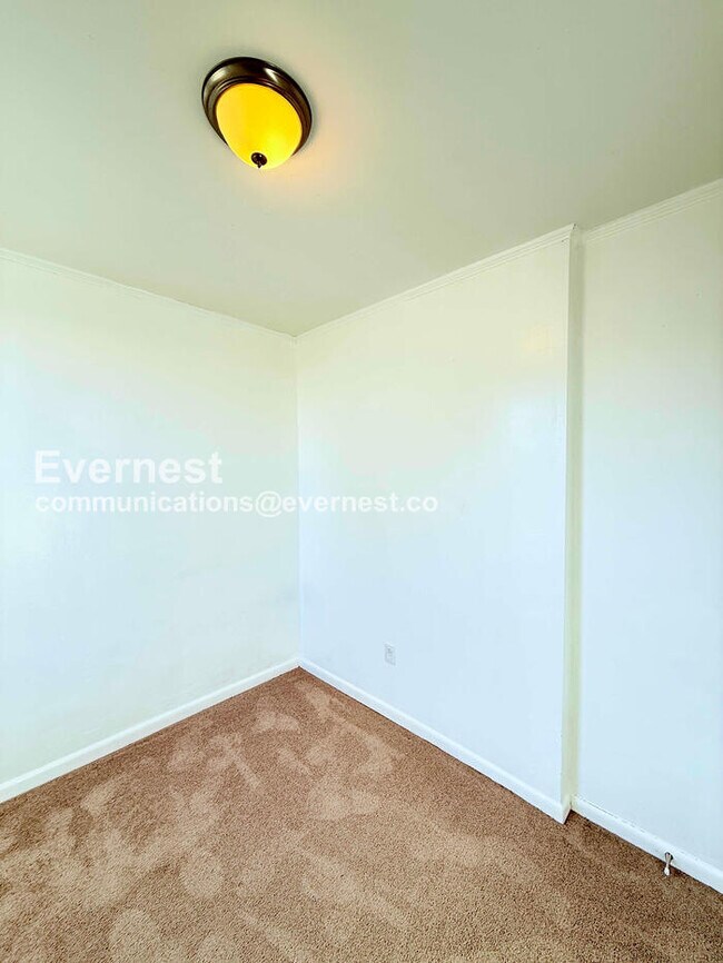 Building Photo - 1547 Airline Ave