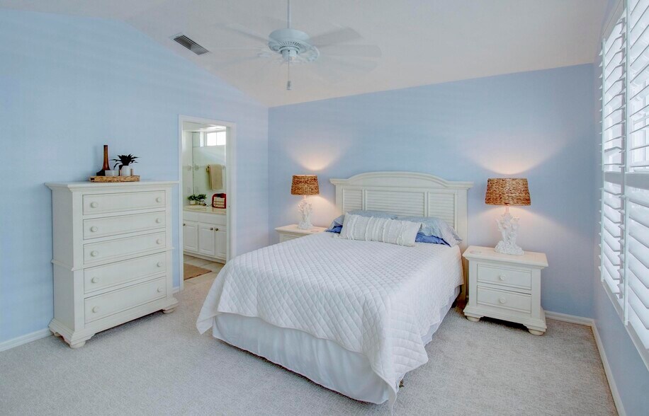 Master bedroom - 143 Braemar Ave