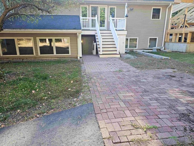 Building Photo - 30 Sterling Ln