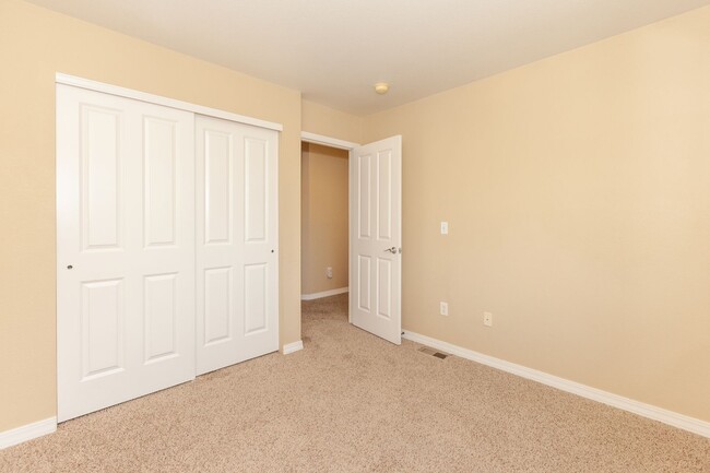 Building Photo - Spacious 3-Bedroom Townhome in Prime South...