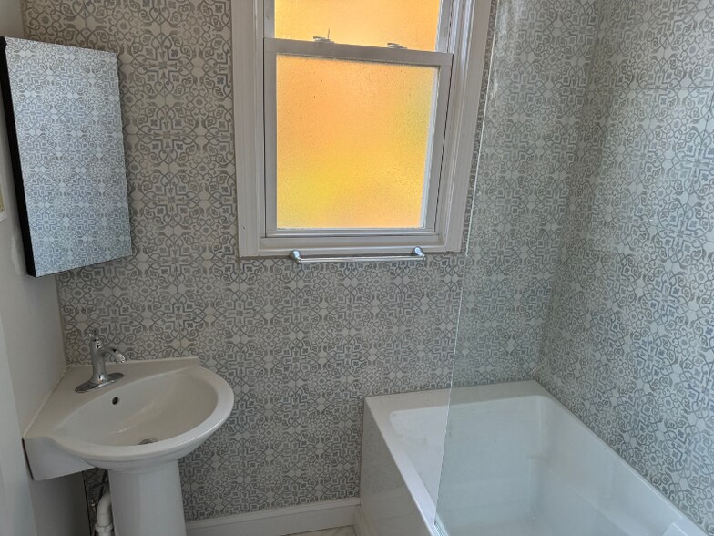 Building Photo - 324 Fairfield Ave