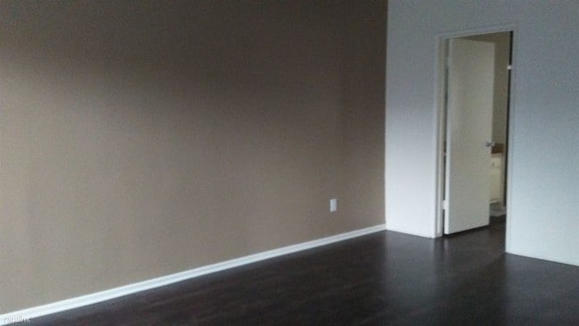 living room unit 25 - Nordhoff Apartments