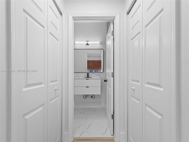 Building Photo - 6201 NW 114th Pl