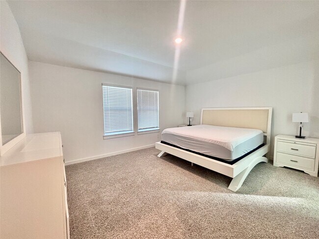 Building Photo - 1119 Fringed Bluestar Dr