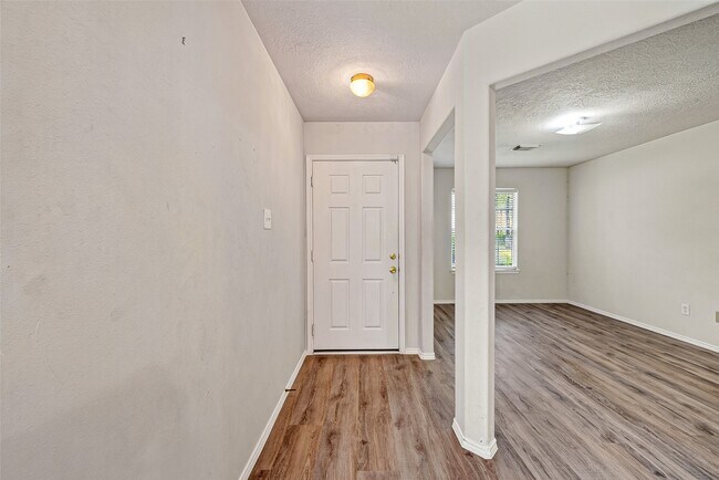 Building Photo - 19119 Yaupon Ranch Dr